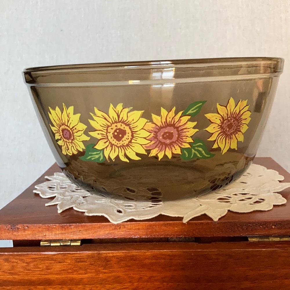 Vintage Anchor Hocking Amber Sunflowers mixing bowl/cookware